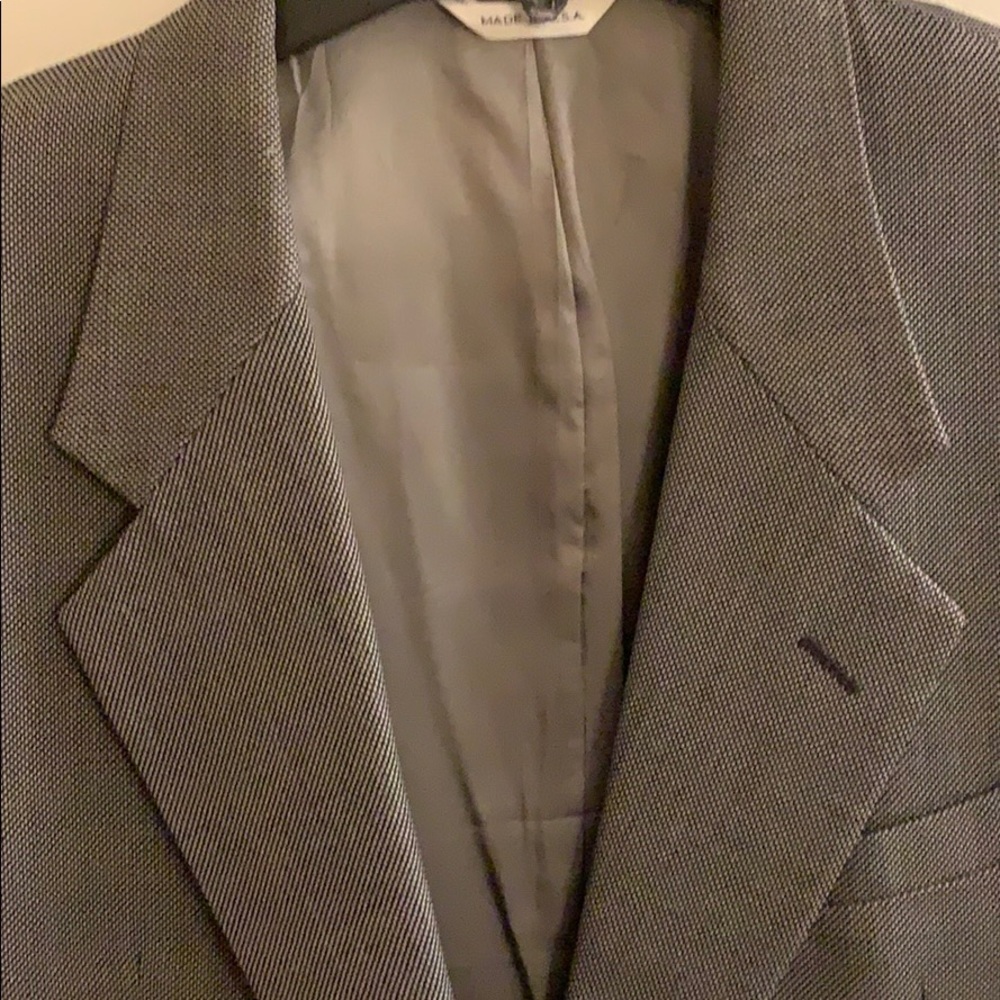 2Piece Suit. - Picture 3 of 7